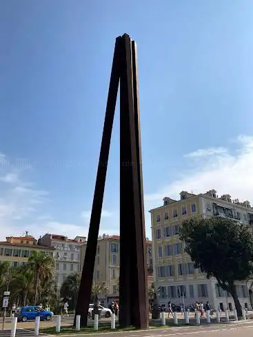 Photo de Neuf Lignes Obliques