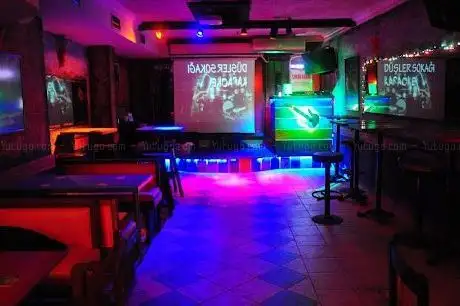 Photo de Taksim Karaoke Bar