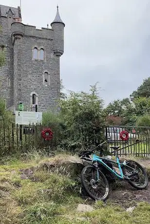 Walk Way to Helen's Tower