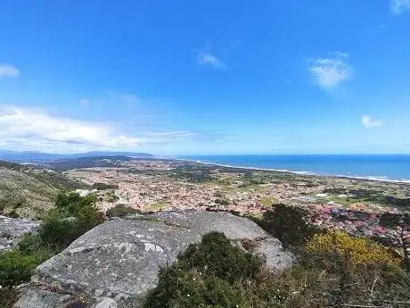 Photo de Marco Geodésico do Monte do Picotinho  Belinho e Mar