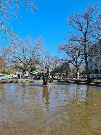 Photo de Fountain at Gustav square