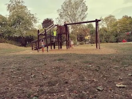 Photo de Spielplatz Max-Planck-Straße