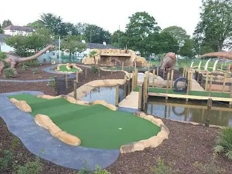 Photo de Jurassic Cove Adventure Golf