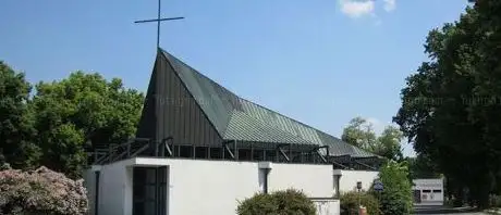 Photo de Katholische Kirche Süßenbrunn (Allerheiligste Dreifaltigkeit)