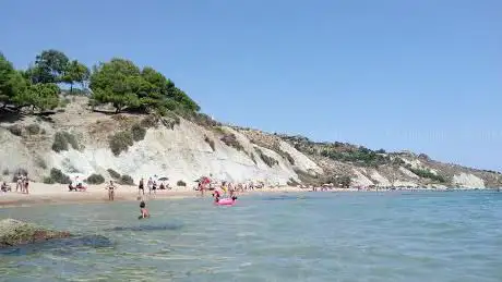 Photo de Spiaggia di Marianello