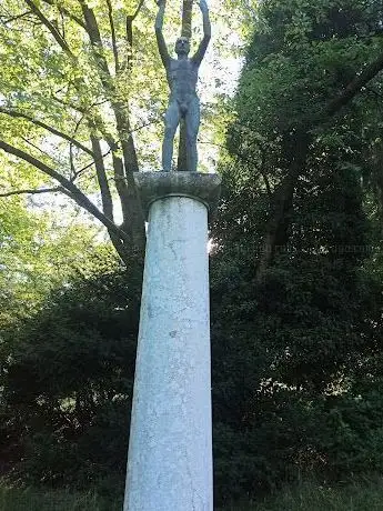 Photo de Fliegerdenkmal zur Erinnerung an die Ballonfahrten von Erzherzog Ferdinand