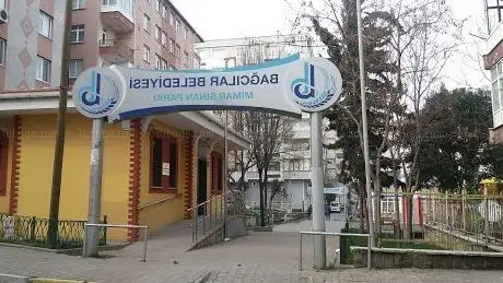Photo de Bagcilar Municipality Mimar Sinan Park