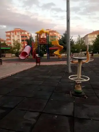 Photo de Dinlenme Çocuk Ve Cafe Parkı