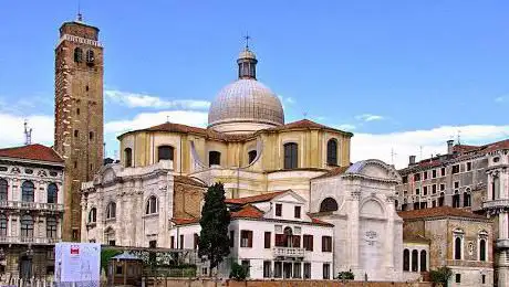 Photo de Statua di San Giovanni Nepomuceno