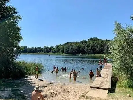 Photo de Badestelle und Bootsanleger Sabinensee