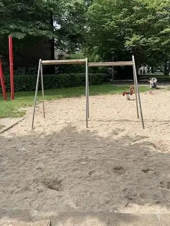 Photo de Spielplatz Im Stadtgarten
