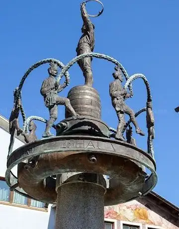 Photo de Schäfflerbrunnen