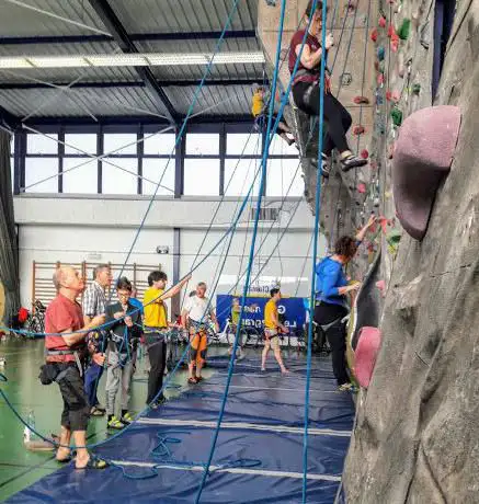 Photo de Club d'escalade de Clamart (Gymnase Léo Lagrange) : escalade montagne, slackline ...