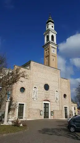 Photo de Church of the Holy Trinity