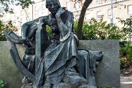 Photo de Merrion Square Park Sculpture