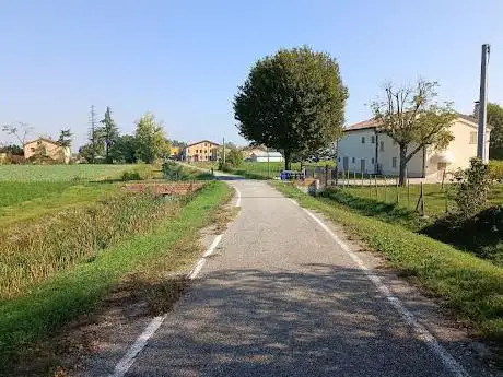 Photo de Inizio ciclovia Verona-Bologna accesso da Tramuschio