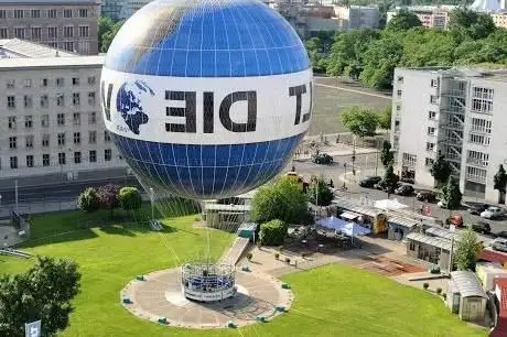 Photo de Air Service Berlin - Weltballon
