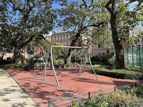 Photo of Square Petit