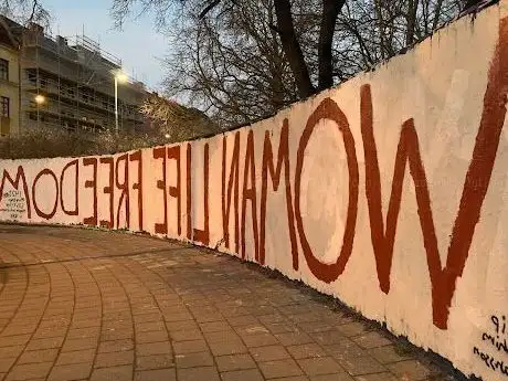 Photo de Folkets park graffiti wall