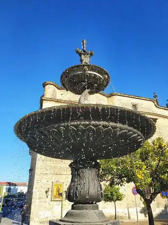 Photo de Fuente de la plaza Santiago