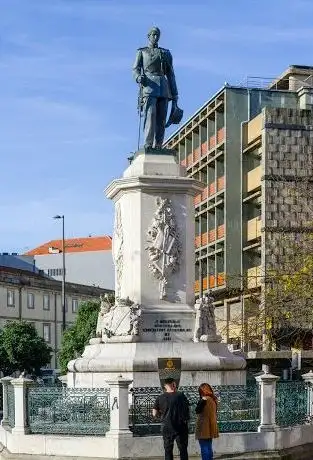Photo de Monument au Roi Pierre V