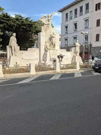 Photo de Monumento ai Caduti di Cecina