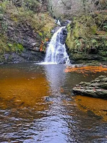 Photo de Tourmakeady Waterfall