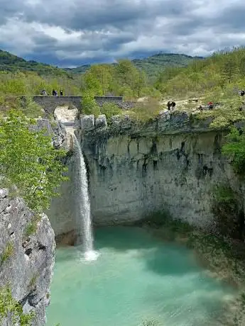 Photo de Sopot Waterfall