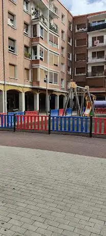 Photo de Tres Concejos Plaza
