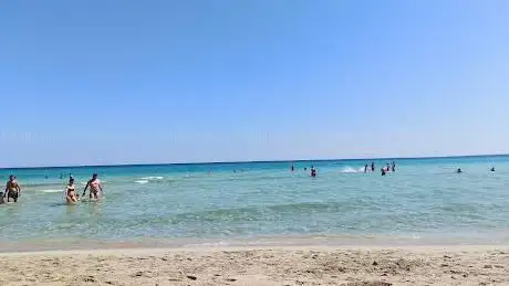 Photo de Spiaggia libera Baia Verde