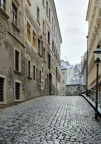 Photo de Rare secular gothic facade